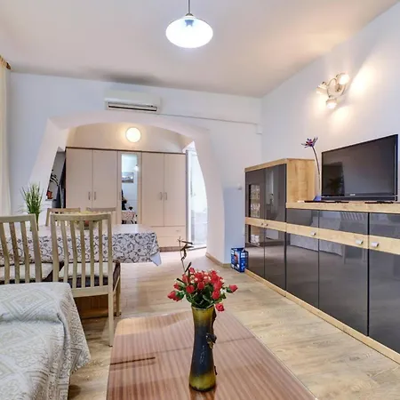 Dani 1 Cozy With Balcony & View Mali Lošinj