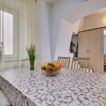 Dani 1 Cozy With Balcony & View Apartment