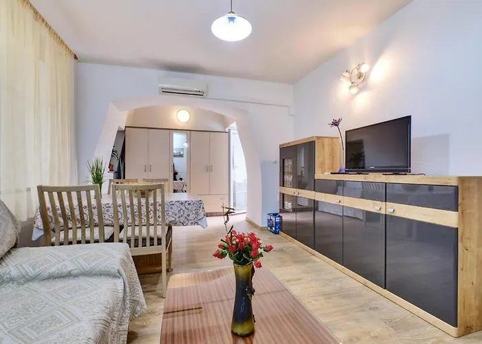 Dani 1 Cozy With Balcony & View Mali Lošinj