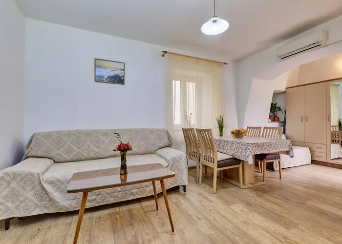 Dani 1 Cozy With Balcony & View Mali Lošinj
