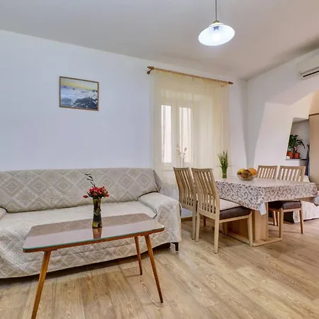 Dani 1 Cozy With Balcony&city View Mali Lošinj